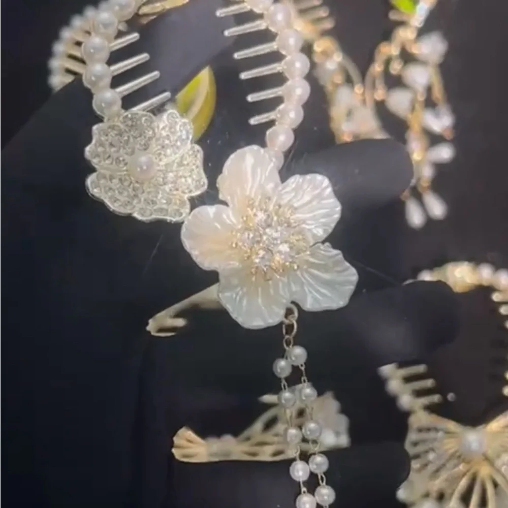 Floral Faux Pearl and Flower Ponytail Clip